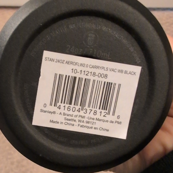 Stanley Black AeroLight IceFlow Water Bottle With Carry Plus 24 Oz - Picture 8 of 8